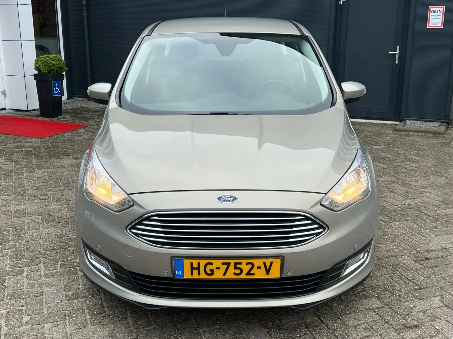 Ford-C-MAX-1