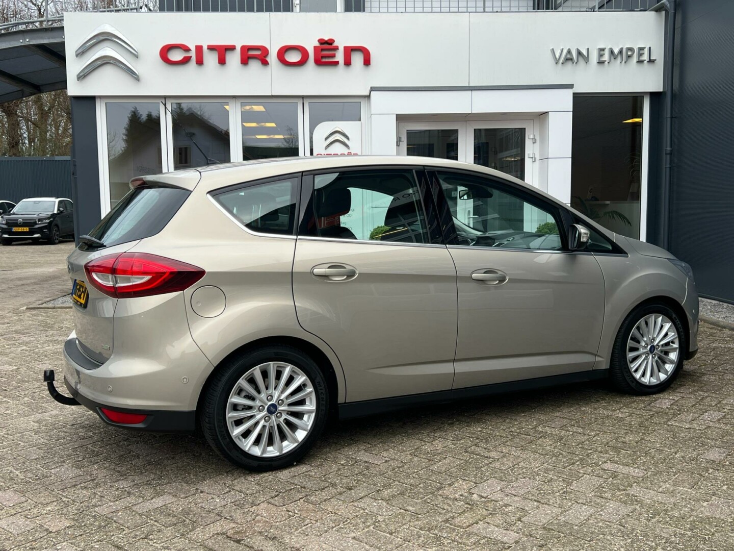 Ford-C-MAX-23